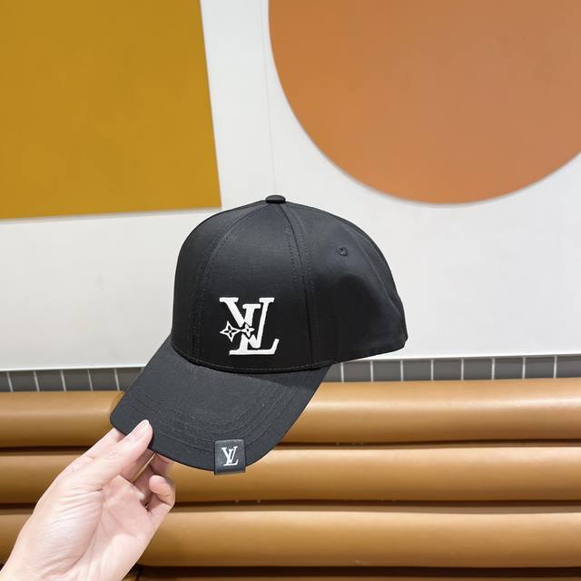 Lv新款鸭舌帽 高品质棒球帽 黑 白咖三色 头围57Cm左右